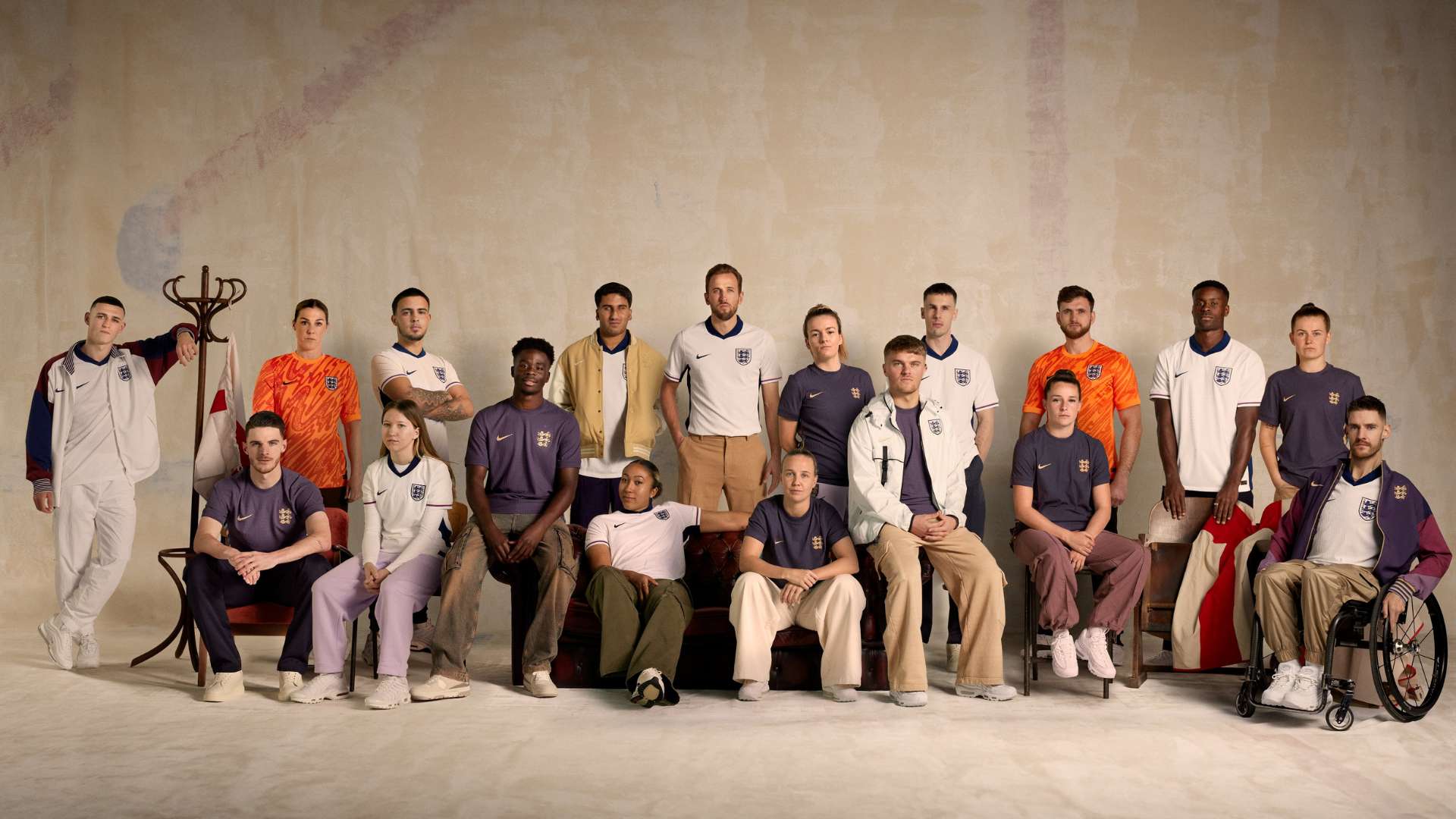 她向我们展 她向我们展